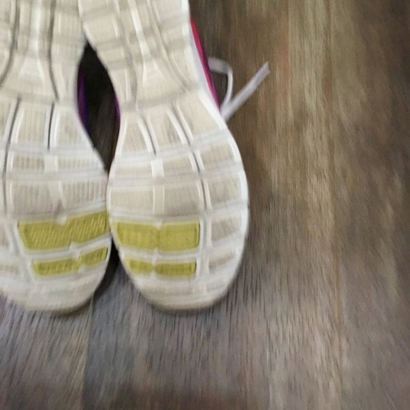 𝅺RAINBOW Colors Skechers with memory foam sole size 8.5 - Picture 6 of 6